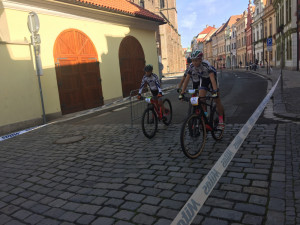 Cyklisté a běžci zaplnili Velké náměstí