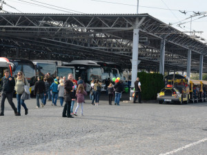 FOTO: Hradecký dopravní podnik se pochlubil veřejnosti. Ukázal zázemí a nové vozy