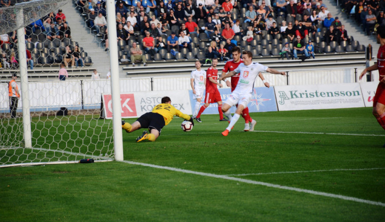 Oslabený Hradec vydřel tři body a posunul se na druhé místo tabulky