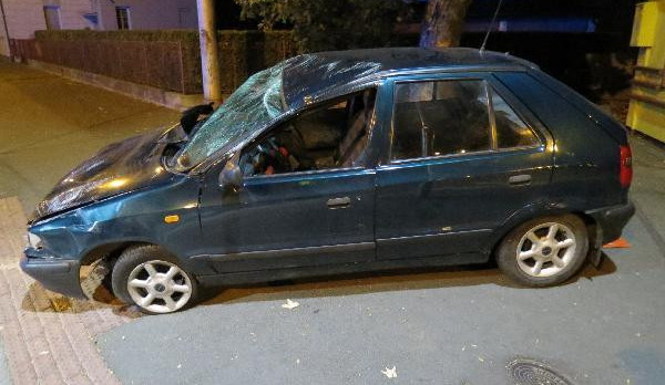 Vůz převrácený zpět na kola