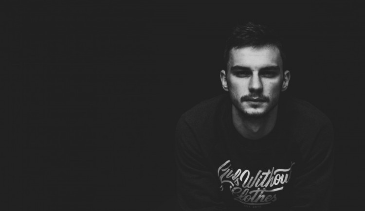 Obyčejné ženy jsou nejkrásnější. Nahá dívka u motorky je jen prodávání masa, říká mladý brněnský fotograf
