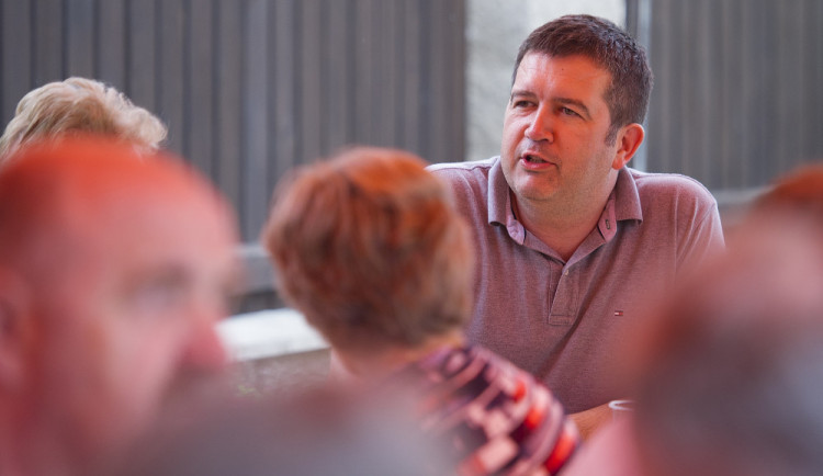 Hamáček: O důvěře v další členy vedení ČSSD by se hlasovat nemělo