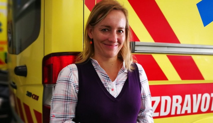 Skromná hrdinka pomohla zdravotníkům se záchranou života muže, který spadl ze skály