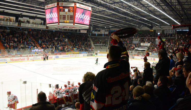 Mountfield HK se může po derby vyšvihnout do čela tabulky. Pardubice mají úplně jiné starosti