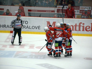 Derby ovládly Pardubice, Hradec doma v letošní sezóně poprvé padl