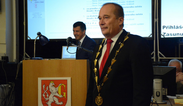 VIDEO: Primátorem Hradce Králové byl zvolen Alexandr Hrabálek