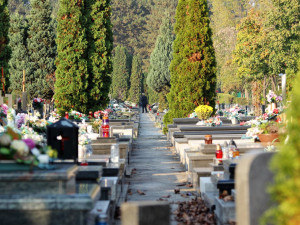 Vykradač hrobů řádil na Náchodsku, policie ho podezírá z hanobení lidských ostatků