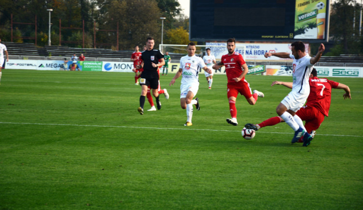 Votroci cestují do severních Čech. Podvečerem hrají s Ústím nad Labem