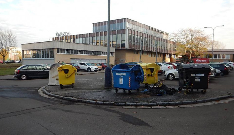 Zničené kontejnery