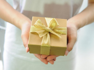 Většina lidí letos neutratí za vánoční dárky více než 10 tisíc korun