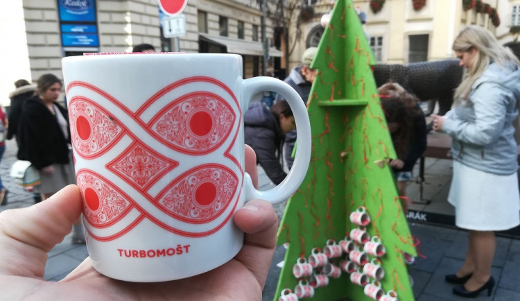 Turbomošt rozdá v brněnských ulicích 10 tisíc kouzelných hrnků