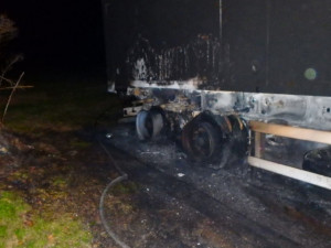 V Roztokách hořel kamion, škoda přesáhla milion korun