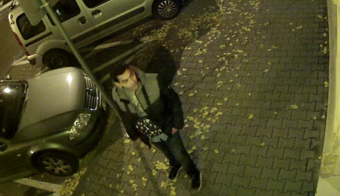 PÁTRÁNÍ: Tento muž ukradl z brněnské vinotéky celou pokladnu. Nepoznáváte ho?