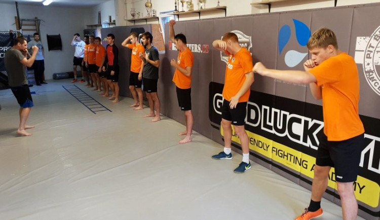 Votroci v průběhu boxerského tréninku