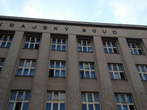 Výslechy obžalovaných u krajského soudu dnes pokračuje kauza hřebčína v Kladrubech