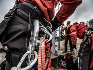 Hasiči nacvičovali v Orlických horách evakuaci lidí z lanovky