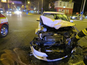 Řidič nedal na křižovatce u Aničky přednost, škoda na havarovaných vozidlech je téměř 200 tisíc