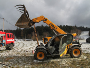 Požár zemědělského stroje v obci Chmeliště způsobil škodu za 700 tisíc korun