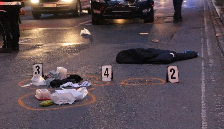 Policisté stále hledají svědky smrtelné srážky auta a chodkyně na Černovické v Brně