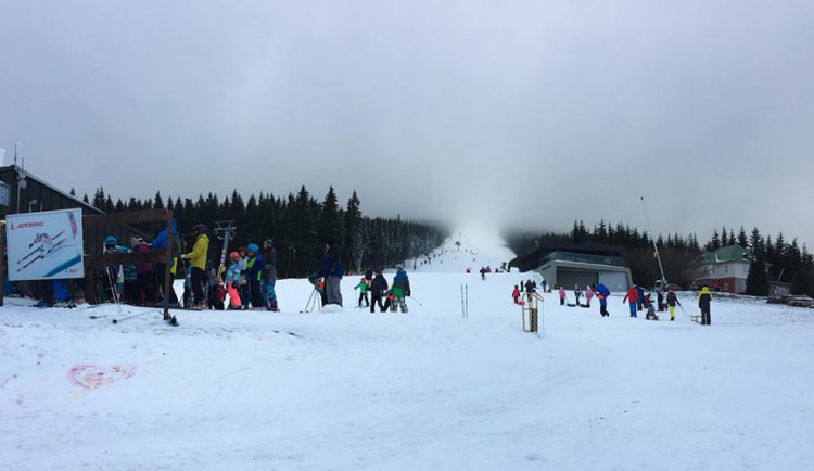 Skiareál Malá Úpa zahájil sezonu, od pátku jede i Černá hora