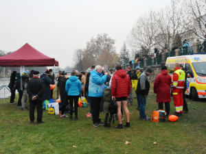Labe patřilo o víkendu otužilcům. Plaveckých závodů se zúčastnili i zahraniční sportovci