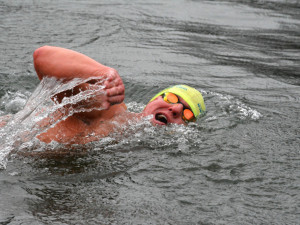 Labe patřilo o víkendu otužilcům. Plaveckých závodů se zúčastnili i zahraniční sportovci