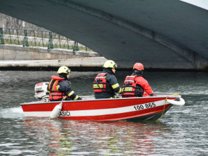Labe patřilo o víkendu otužilcům. Plaveckých závodů se zúčastnili i zahraniční sportovci
