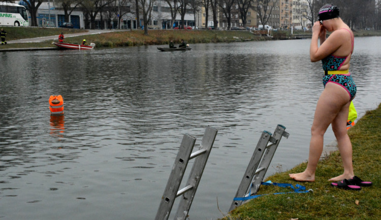 Labe patřilo o víkendu otužilcům. Plaveckých závodů se zúčastnili i zahraniční sportovci