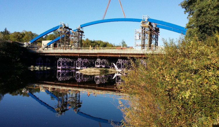 Přelom září a října - montáž ocelové konstrukce