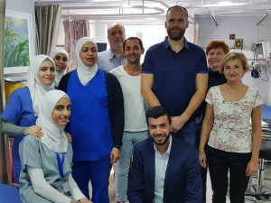 Tým z Oční kliniky hradecké fakultní nemocnice provedl v Jordánsku rekordních 258 operací šedého zákalu