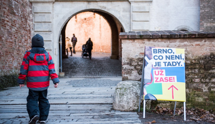 FOTOGALERIE: Finálové kolo šifrovačky Brno, co není, si na Špilberku užily stovky lidí