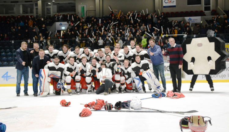 FOTO/VIDEO: Prestižní univerzitní derby ovládl Hradec, domácí Pardubice prohrály vysoko 2:6