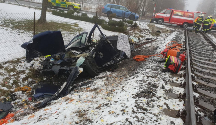 Nehoda na přejezdu ve Stolíně