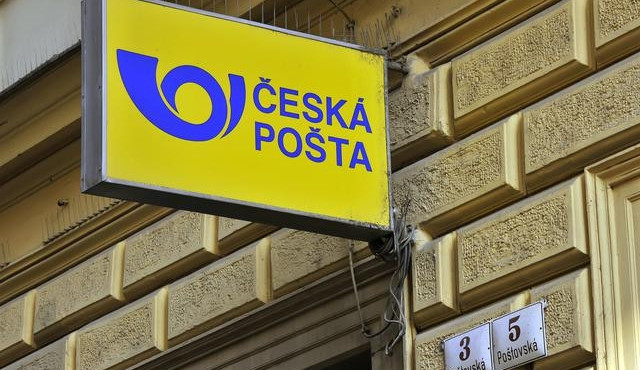 Pošťačka si nechávala peníze za dobírky pro sebe. Nakradla téměř 50 tisíc