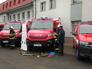 Krajští hasiči koupili auta a techniku za 67 milionů korun