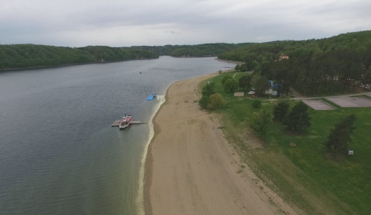 Déšť a sníh plní hladiny nádrží. Stále však přetrvává hydrologické sucho