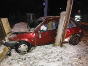 FOTO: Sněhová nadílka zaměstnává hasiče, přibylo dopravních nehod