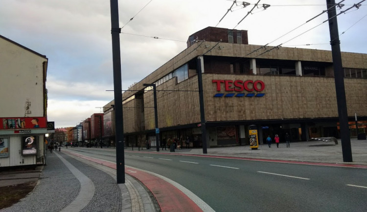 OD Tesco v centru Hradce čeká rekonstrukce, firma objekt prodala