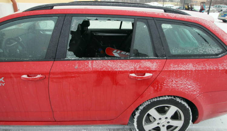 V pátek odpoledne se ve Stežerách kradlo.