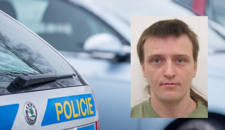 PÁTRÁNÍ: Policisté hledají tohoto muže. Může být ozbrojený a nebezpečný