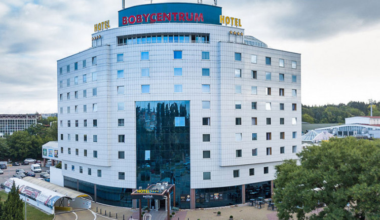 Brňané už nemusí platit za parkování u Bobycentra ani u hokejové haly, město zasáhlo