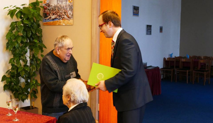 František Musil přebírá ocenění