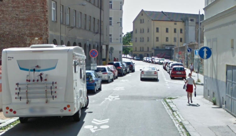 V Mlýnské ulici v centru Brna se kvůli opravám na Dornychu otočila jednosměrka