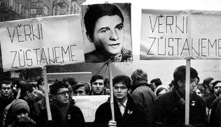 Oběť Jana Palacha následovali lidé po celé republice. V Brně se pokusil upálit vyškovský dělník