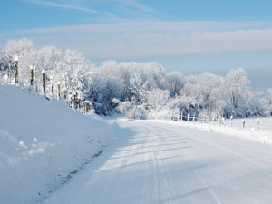 SJÍZDNOST: Na silnicích na Královéhradecku je ujetý sníh, v Adršpachu minus 17