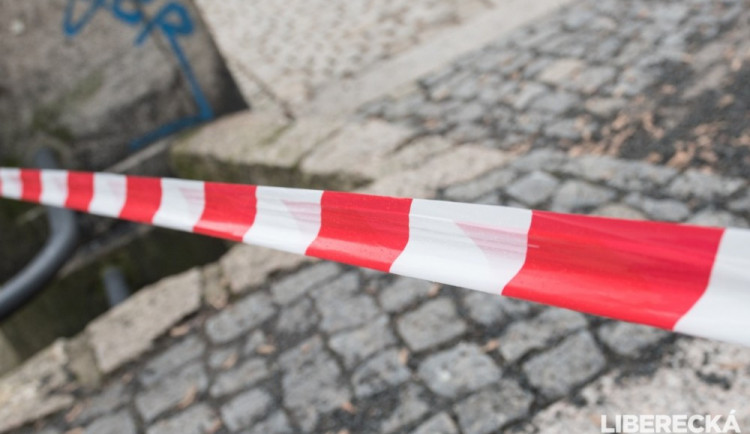 Zabij svého otce, našeptávala prý ženě mrtvá matka. Poslechla a udusila ho polštářem