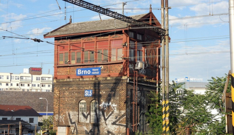Historická stavědla u hlavního nádraží měla jít kvůli úřednické chybě k zemi. SŽDC demolici pozastavila