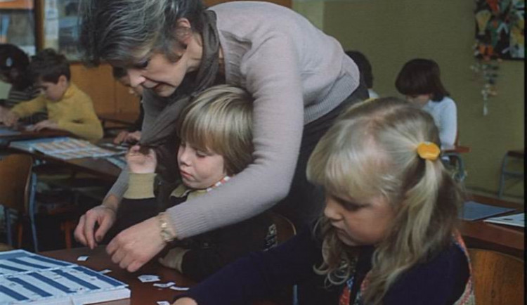Vědci z Brna chtějí zkoumat každodenní život ve školních lavicích za dob socialismu