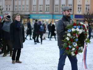 Centrem města prošel pietní průvod, studenti zopakovali pochod za Jana Palacha z roku 1969