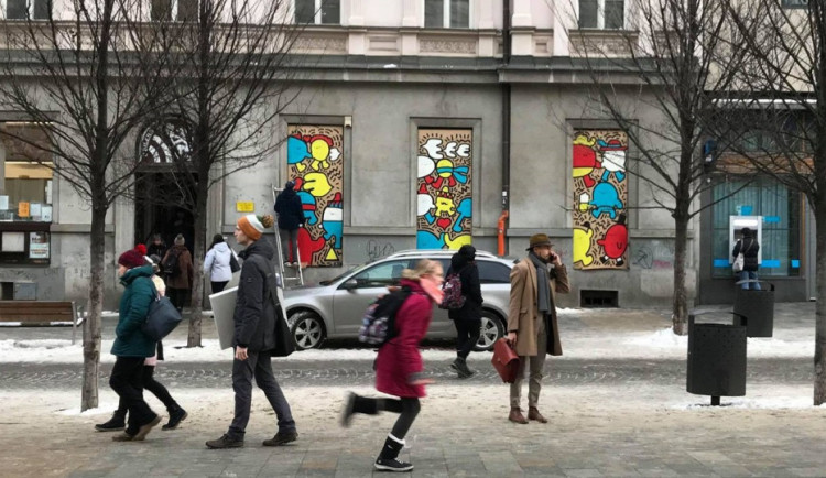 FOTO: Mladí umělci rozveselili uzavřenou Brněnku na Joštově